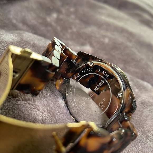 Michael Kors Tortoise Shell colored watch - Picture 3 of 7